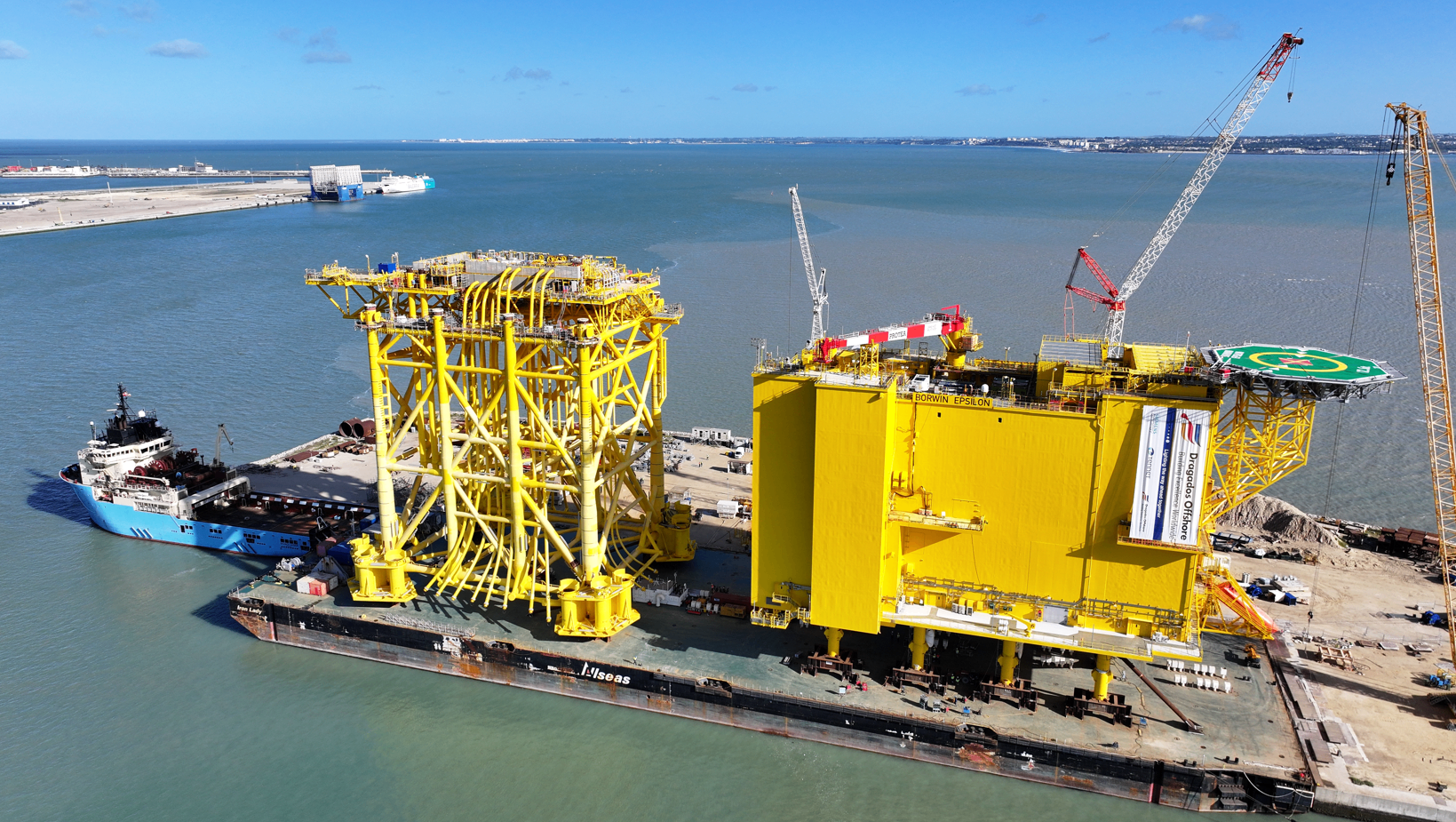 Plataforma offshore BorWin Epsilon nas instalações da Dragados Offshore